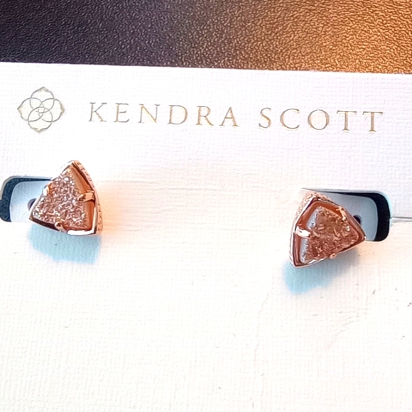 Kendra Scott Jewelry - Kendra Scott Rose gold toned perry studs​
